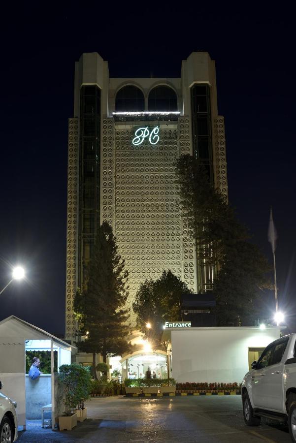 Pearl Continental Hotel, Карачи Экстерьер фото The hotel at night