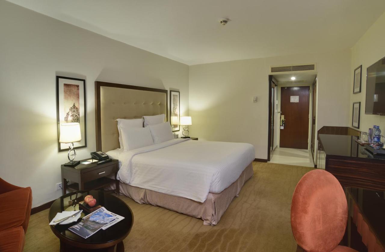 Pearl Continental Hotel, Карачи Экстерьер фото