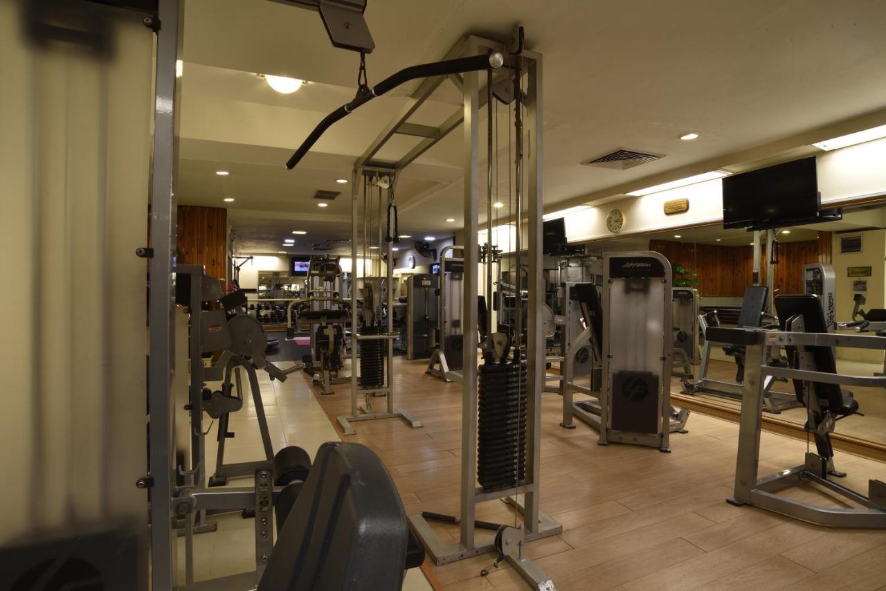 Pearl Continental Hotel, Карачи Экстерьер фото A gym in a hotel