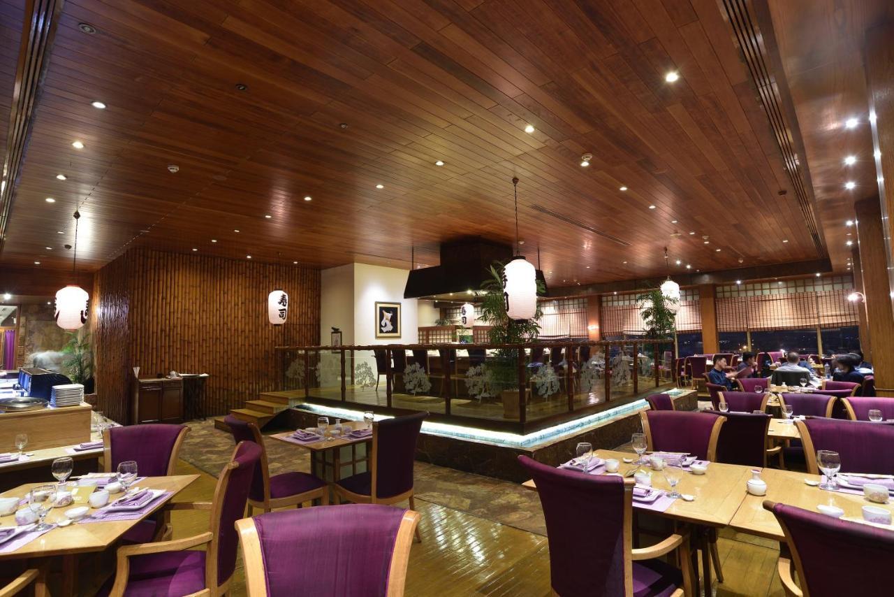 Pearl Continental Hotel, Карачи Экстерьер фото The interior of the restaurant