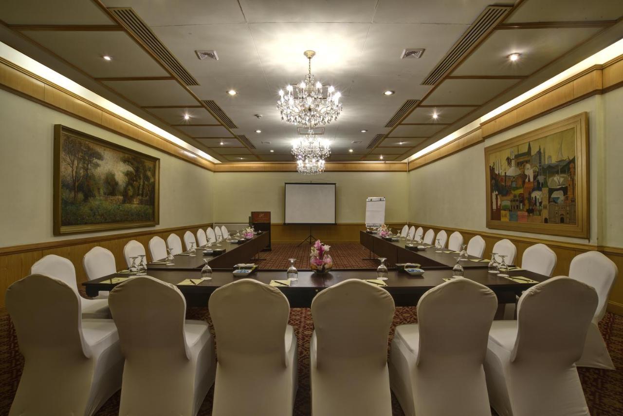 Pearl Continental Hotel, Карачи Экстерьер фото Meeting room at the Taj Bengal