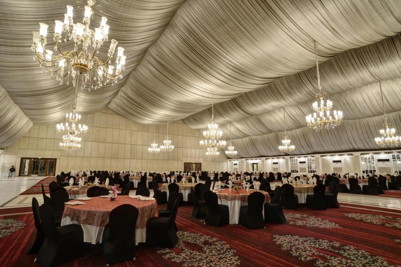 Pearl Continental Hotel, Карачи Экстерьер фото The interior of the tent