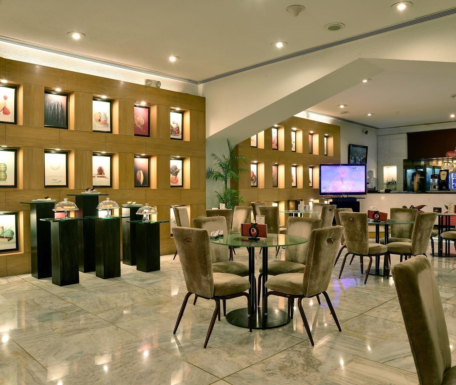 Pearl Continental Hotel, Карачи Экстерьер фото The lounge at the airport
