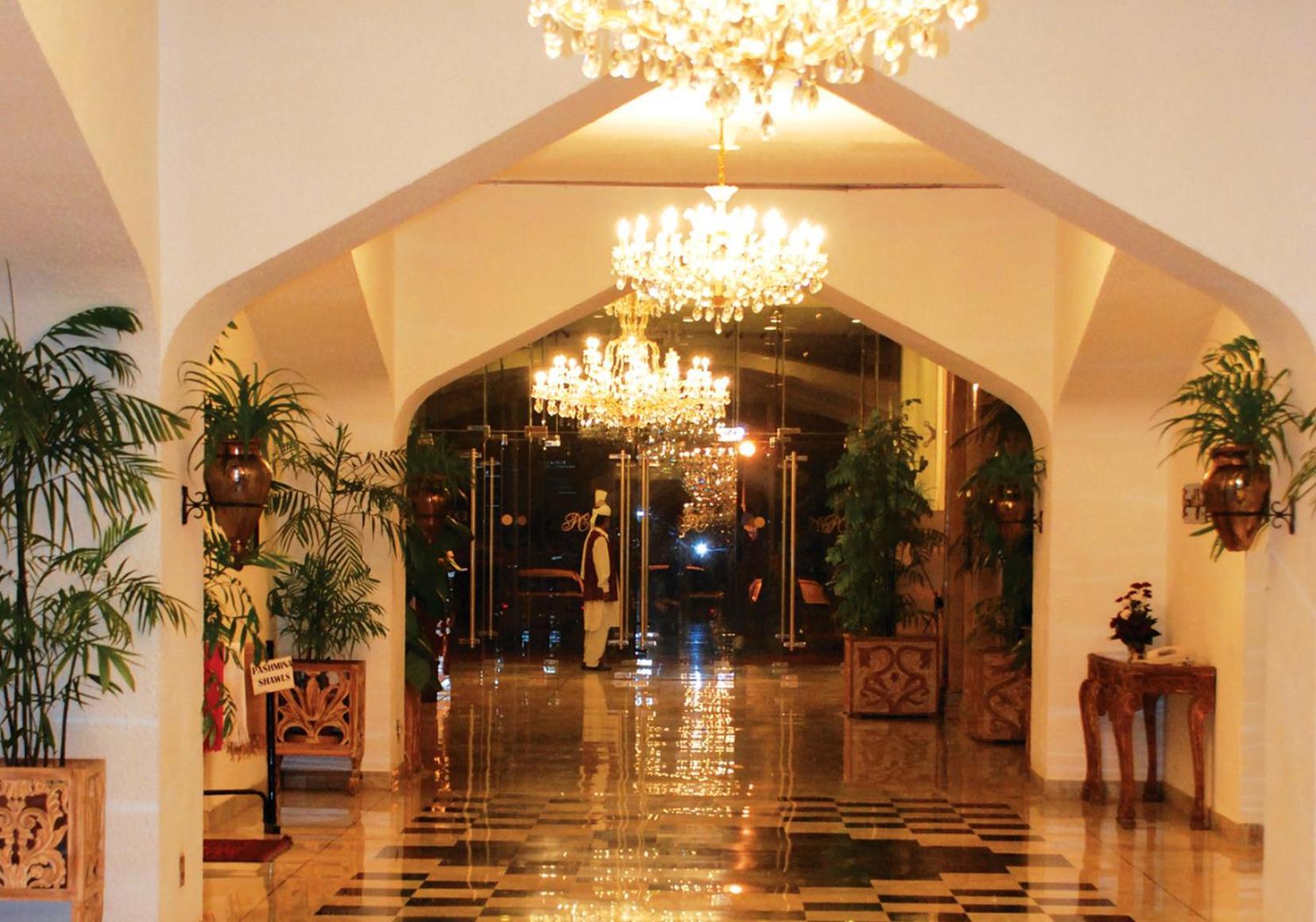 Pearl Continental Hotel, Карачи Экстерьер фото The lobby of the hotel