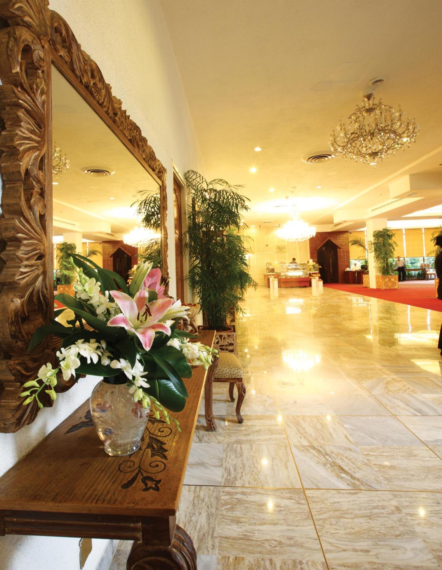 Pearl Continental Hotel, Карачи Экстерьер фото Lobby