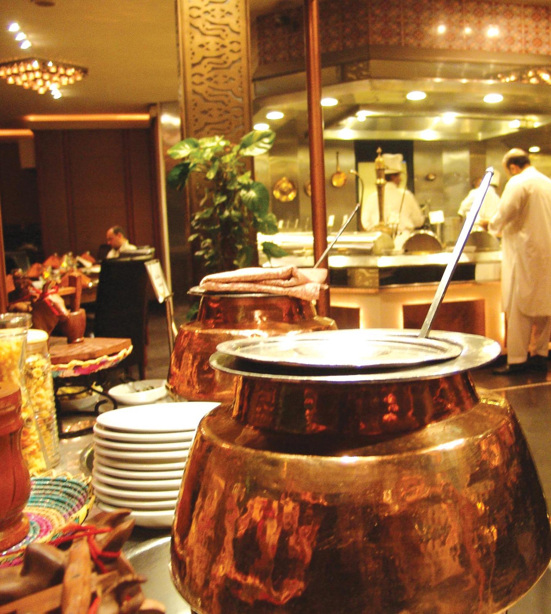 Pearl Continental Hotel, Карачи Экстерьер фото A chafing dish