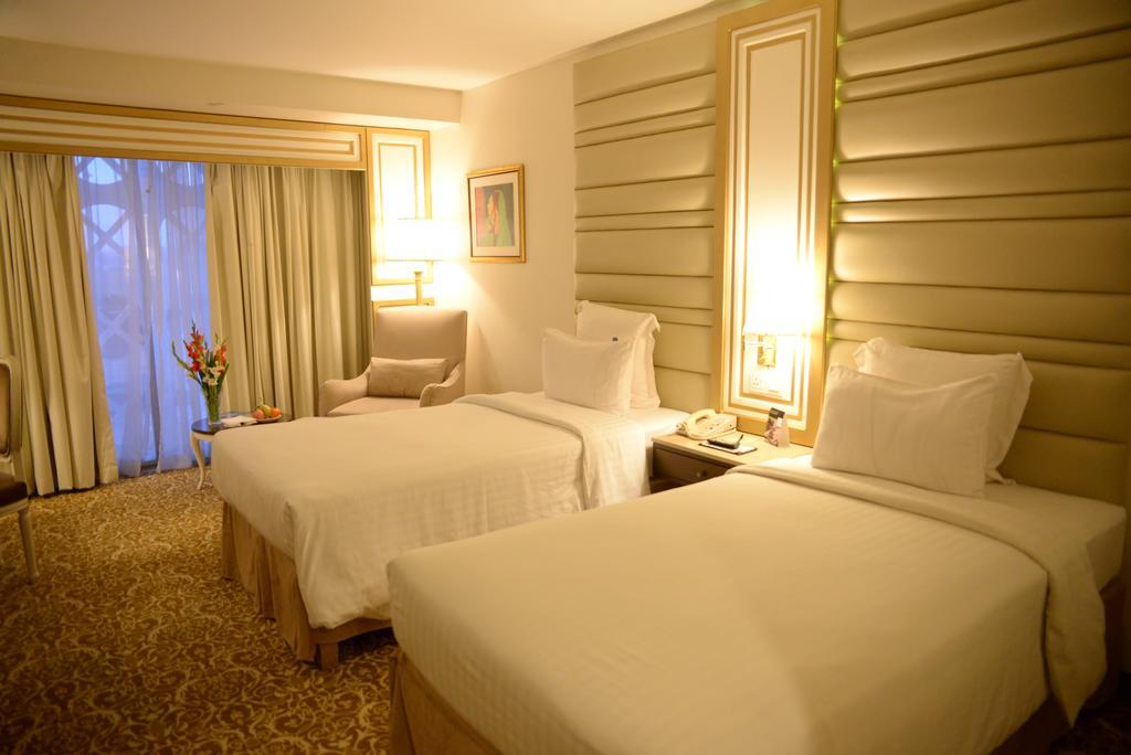 Pearl Continental Hotel, Карачи Экстерьер фото Deluxe Room
