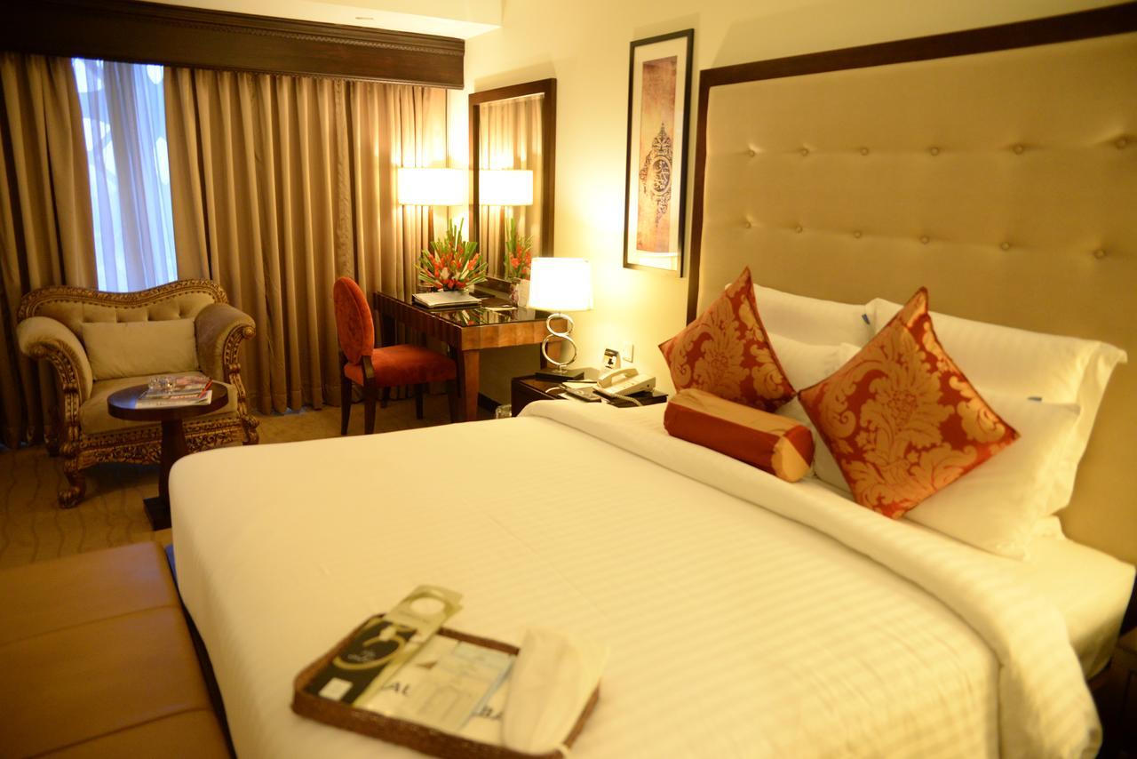 Pearl Continental Hotel, Карачи Экстерьер фото A room at the Taj Bengal