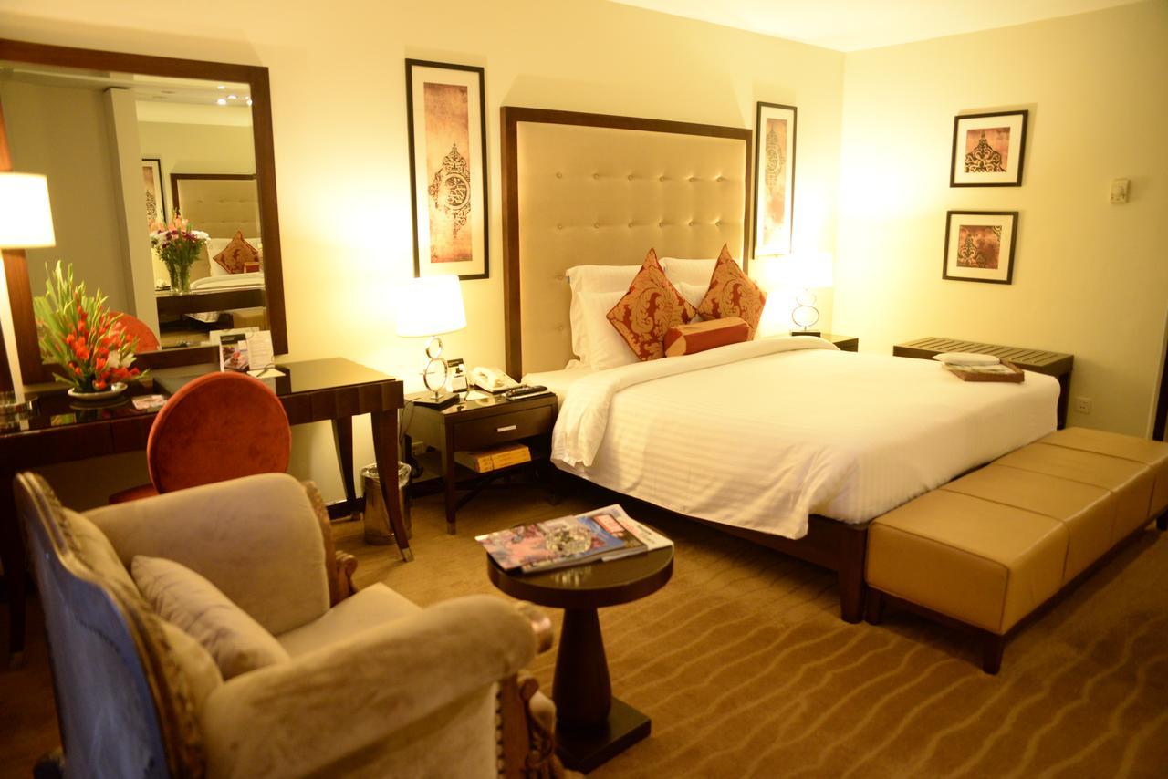 Pearl Continental Hotel, Карачи Экстерьер фото A room at the Taj Bengal